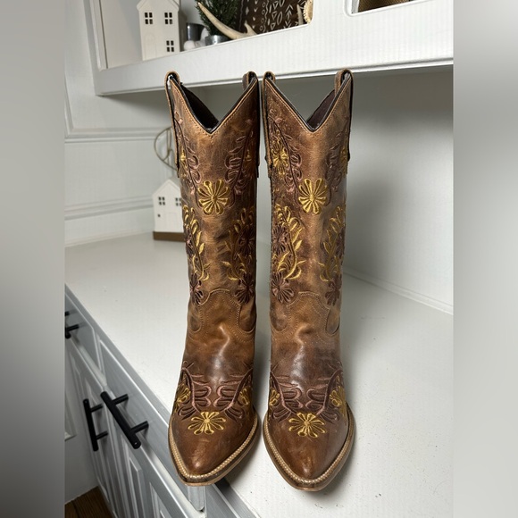 **SOLD**Abilene Boot Co Women’s 9M Brown Floral Tooled Cowboy Boots Western - Picture 2 of 8